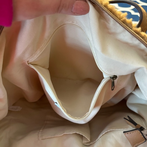 Tan Sherpa Zippered Totes - Picture 4 of 8